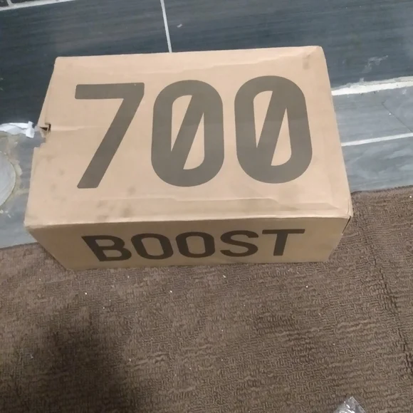 YEEZY BOOST 700 GEODE